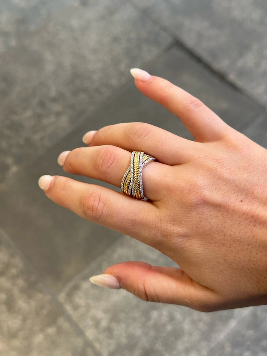 Ladies Overlapping Round Diamond Ring