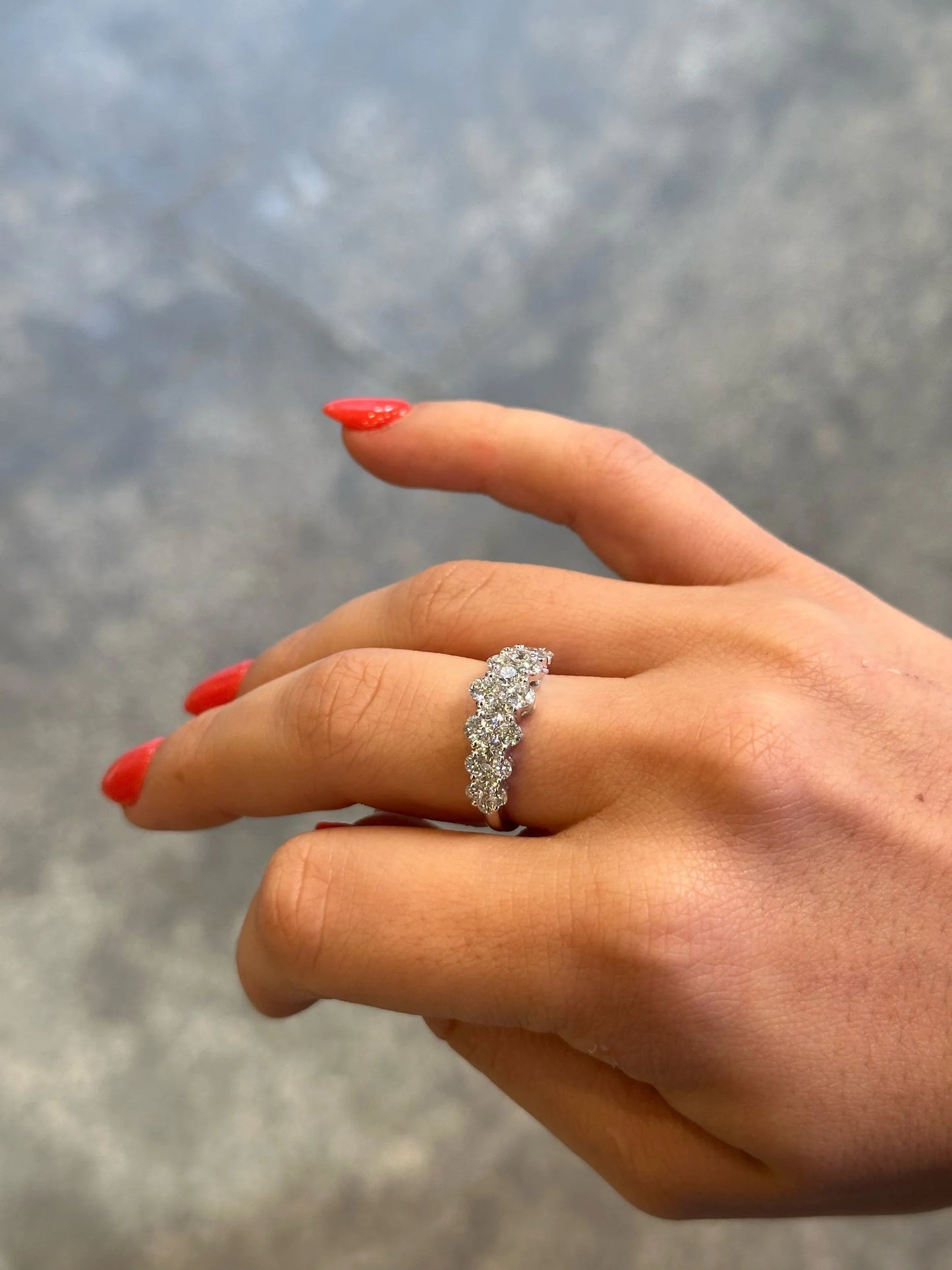 Ladies Cluster Round Diamond Ring