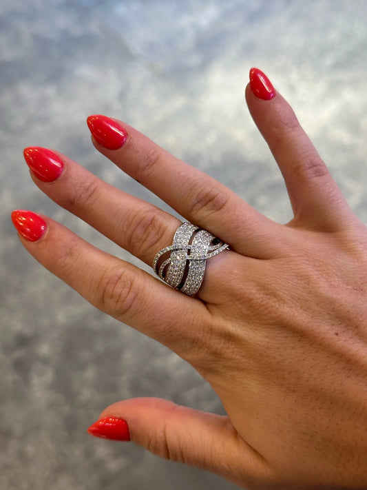 Ladies Opposite Alternating Round Diamond Ring