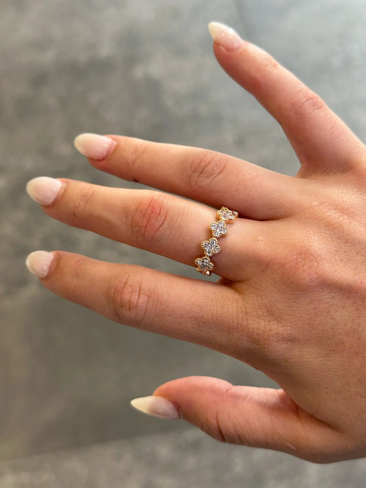 Ladies Clover Shaped Round Diamond Ring