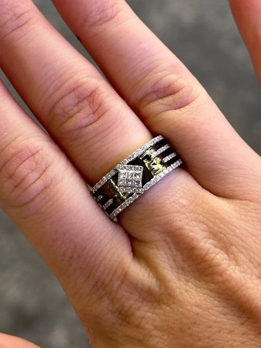 Ladies Black Onyx and Round Diamond Ring