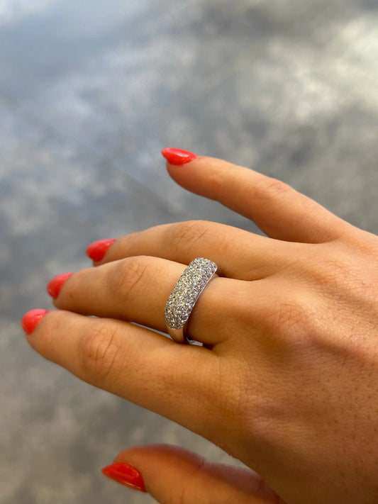 Ladies Center Pave Round Diamond Ring