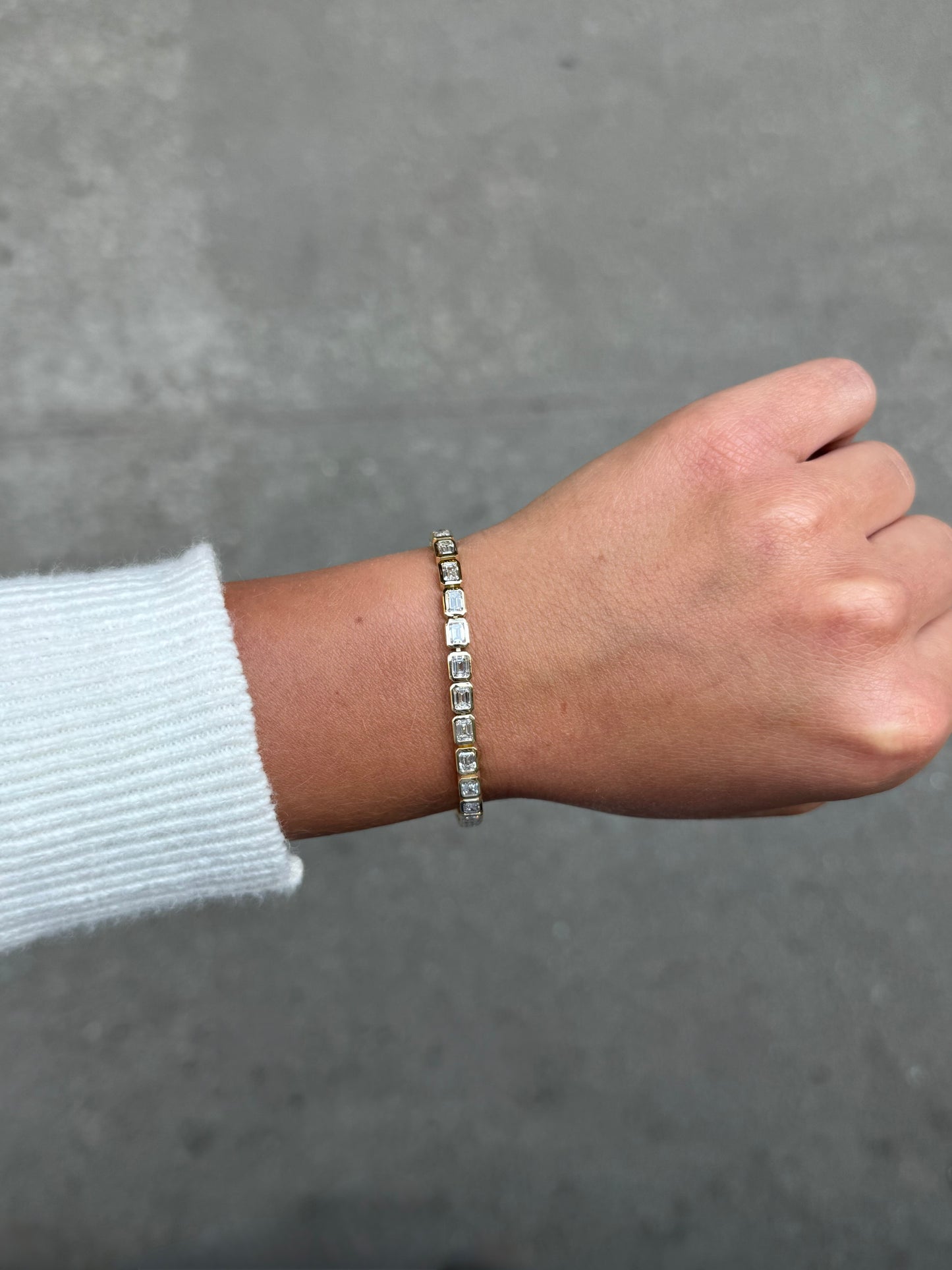 Ladies Lab Grown Bezel Set Emerald Bracelet