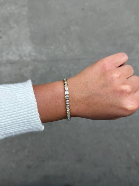 Ladies Lab Grown Bezel Set Emerald Bracelet