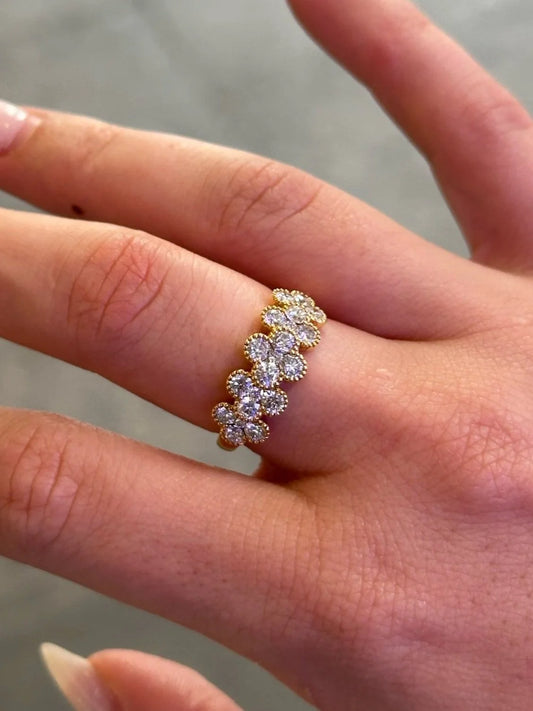 Ladies Compact Clover Shaped Round Diamond Ring