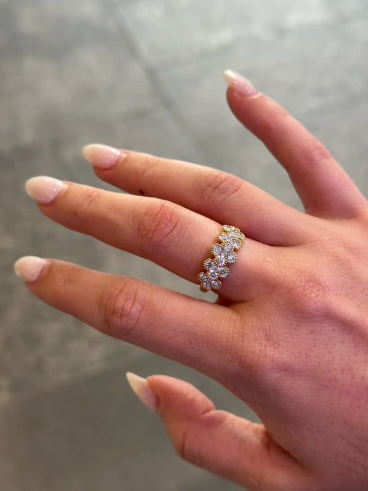 Ladies Compact Clover Shaped Round Diamond Ring