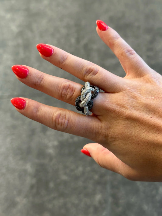 Ladies Interlocking Black Diamond and Round Diamond Ring