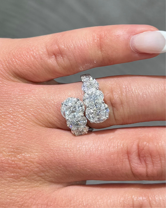 Ladies Graduated Round Diamond Cluster Ring