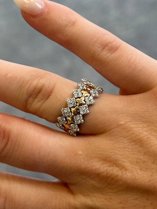 Ladies Two Tone Clover Round Diamond Ring