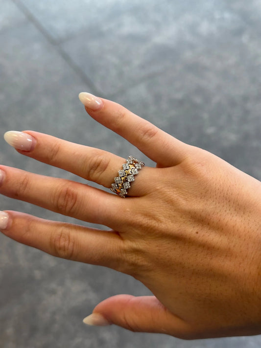 Ladies Two Tone Clover Round Diamond Ring