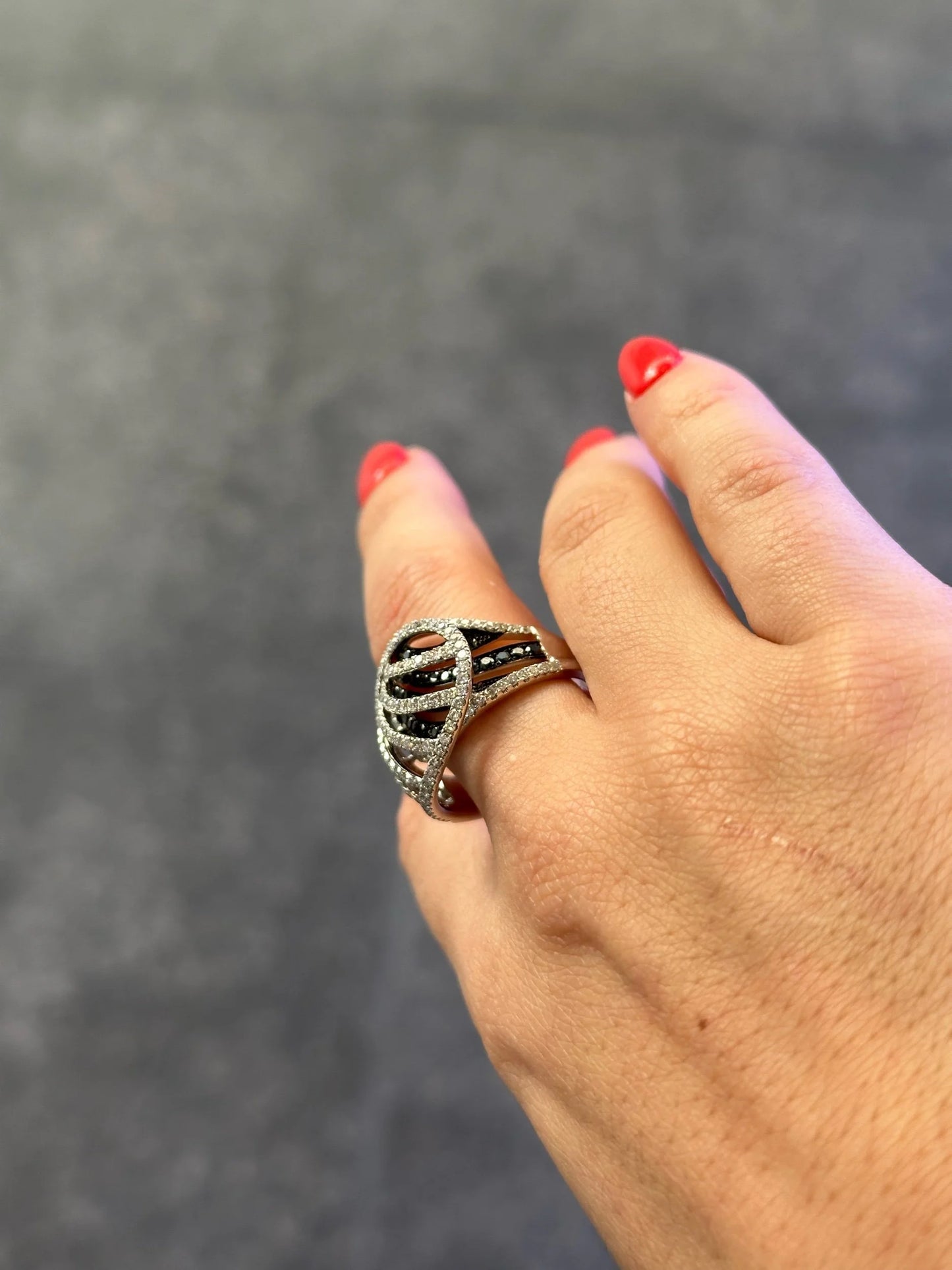 Ladies Overlapping Black Diamond and Round Diamond Ring