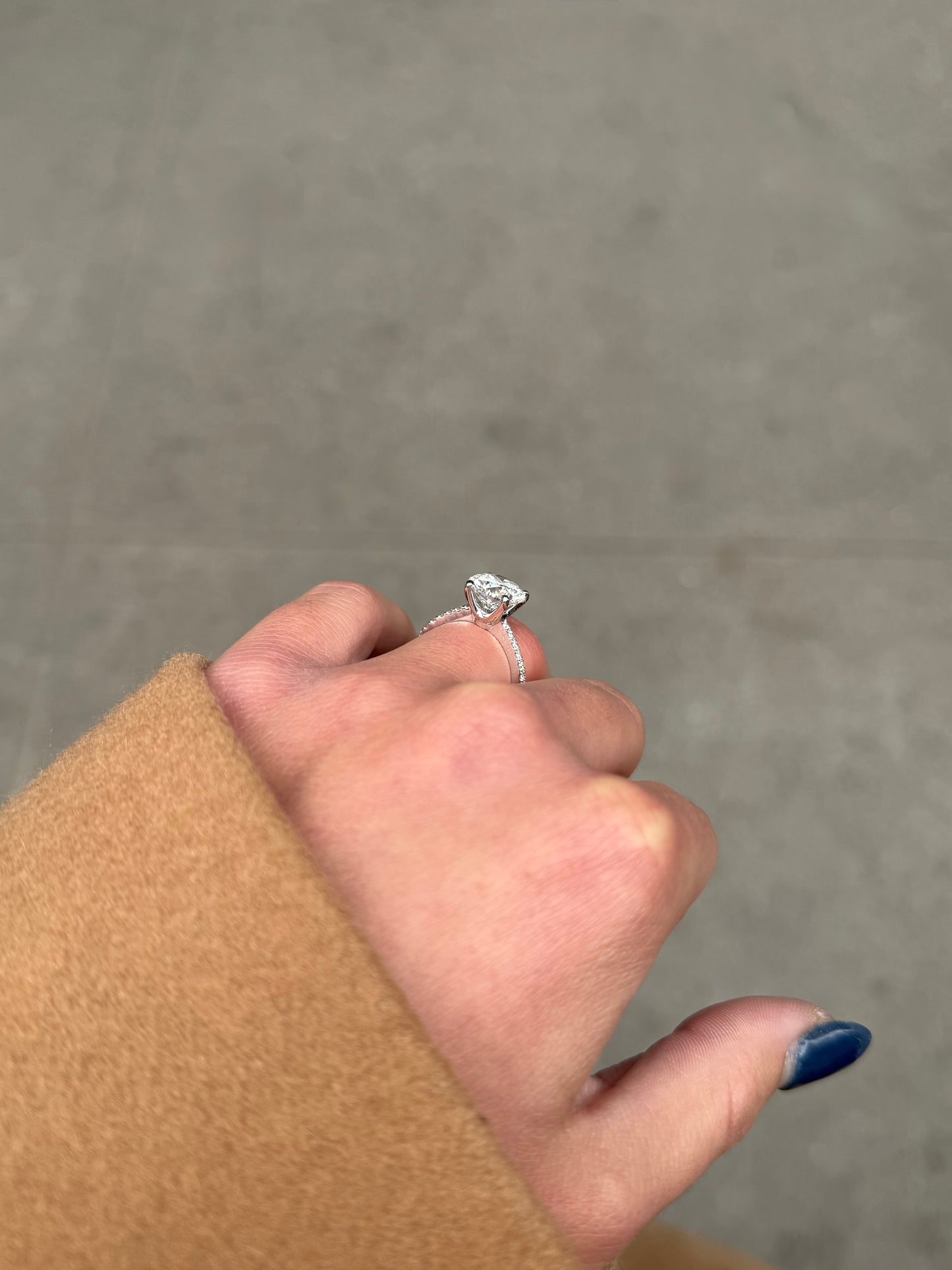 Ladies Lab Grown Round Diamond Engagement Ring