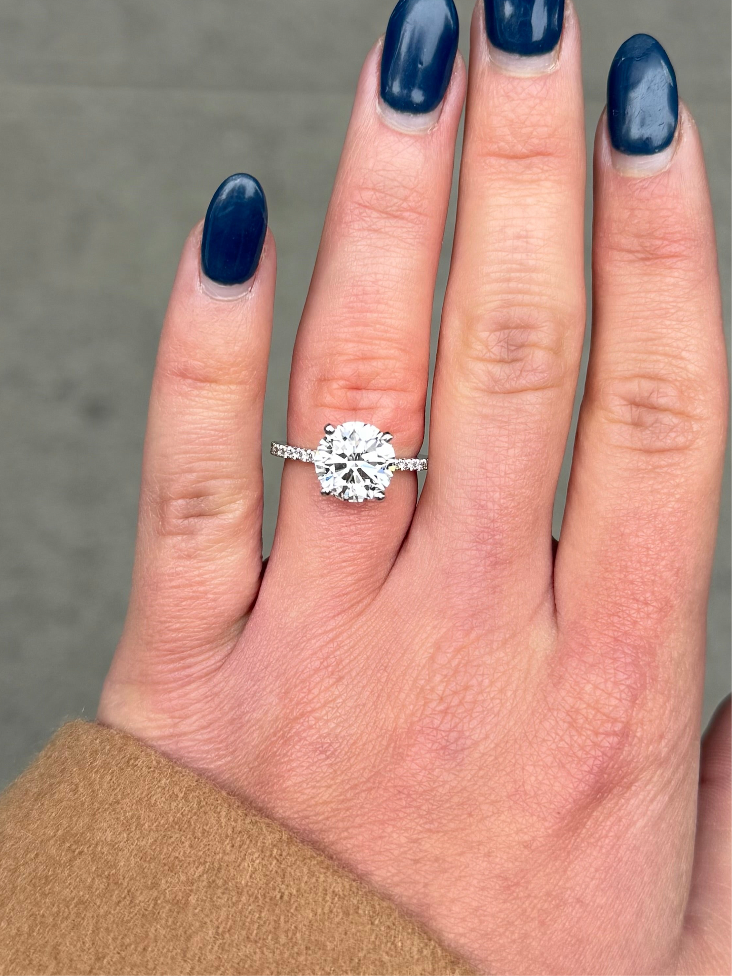 Ladies Lab Grown Round Diamond Engagement Ring