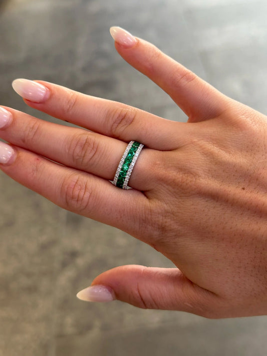 Ladies Emerald Round Diamond Ring