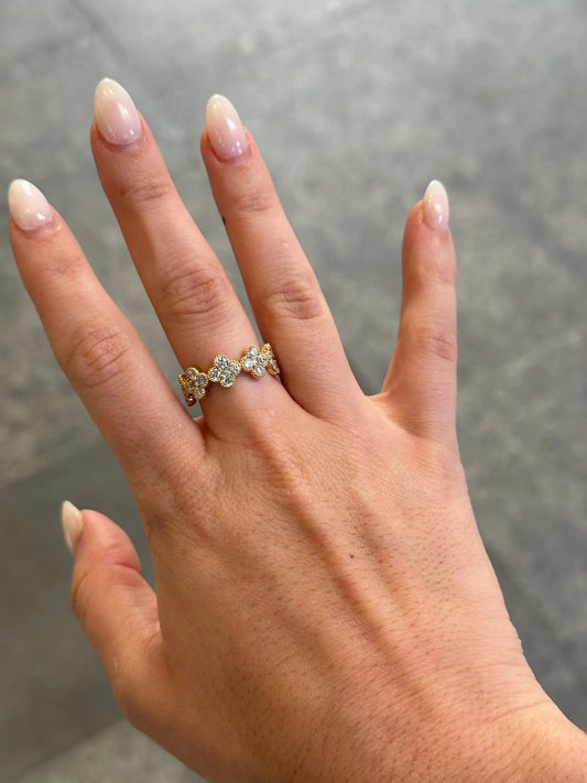 Ladies Five Clover Shaped Round Diamond Ring