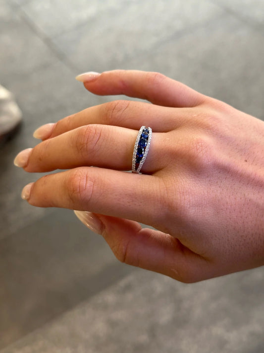 Ladies Graduated Sapphire Stone and Round Diamond Ring