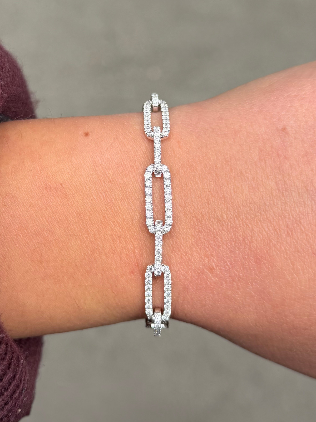 Ladies Round Diamond Link Bracelet