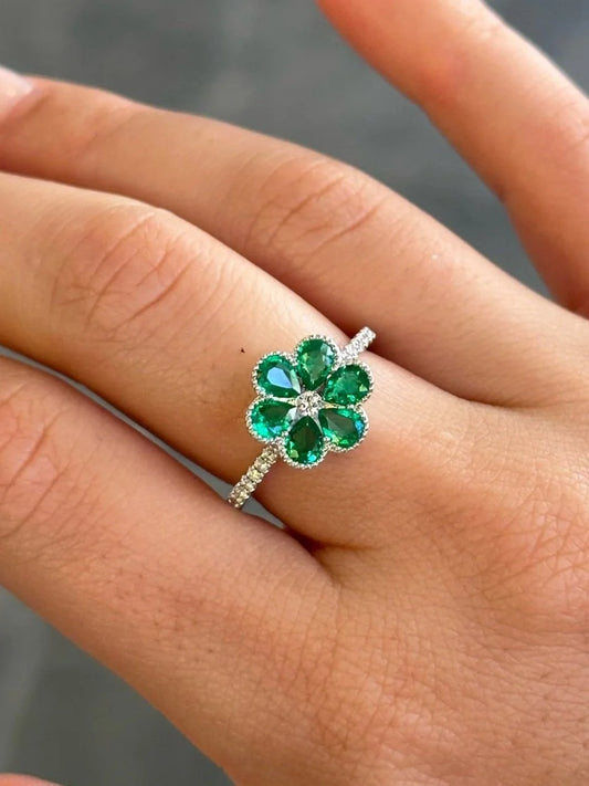 Ladies Emerald Flower Round Diamond Ring