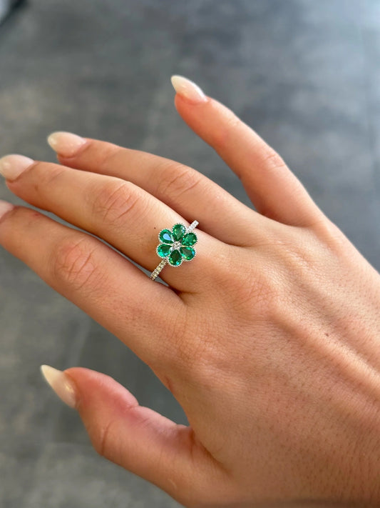 Ladies Emerald Flower Round Diamond Ring
