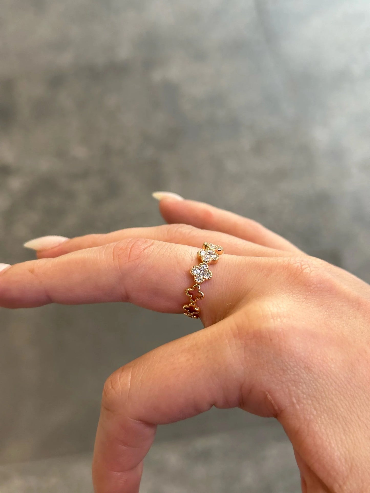 Ladies Clover Shaped Round Diamond Ring