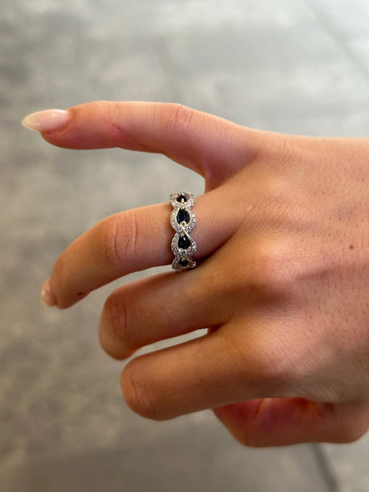 Ladies Sapphire Stone and Round Diamond Elegant Ring