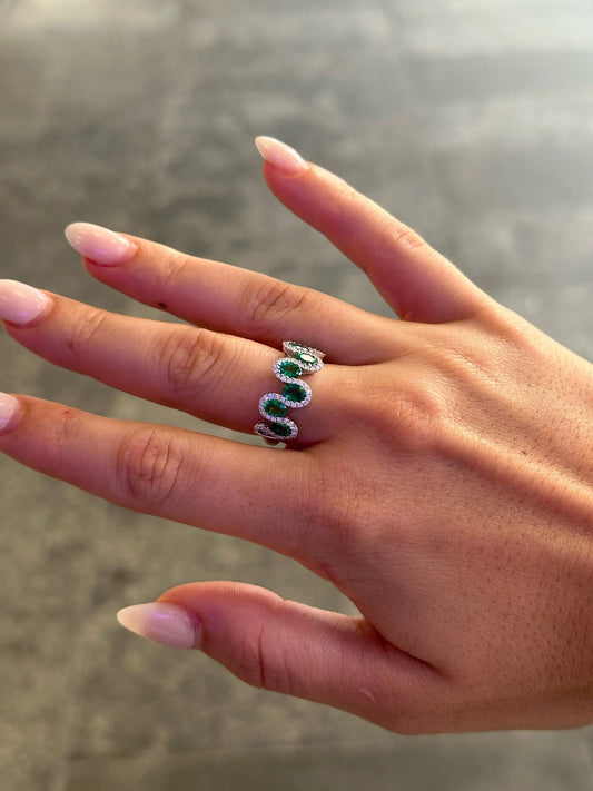 Ladies Seven Emerald Stone Round Diamond Ring