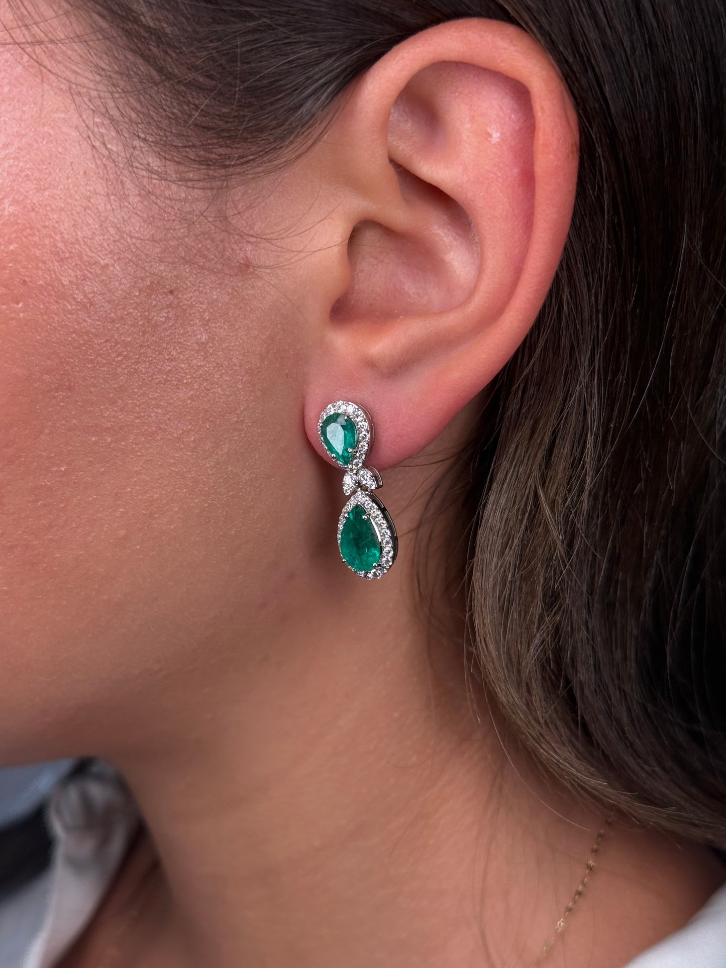 Ladies Pear Emerald and Round Diamond Earring