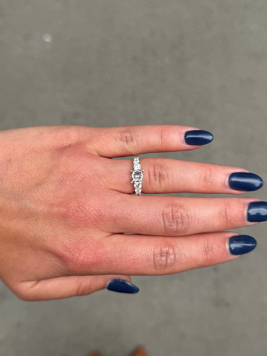 Ladies Graduated 3 Stone Engagement Ring