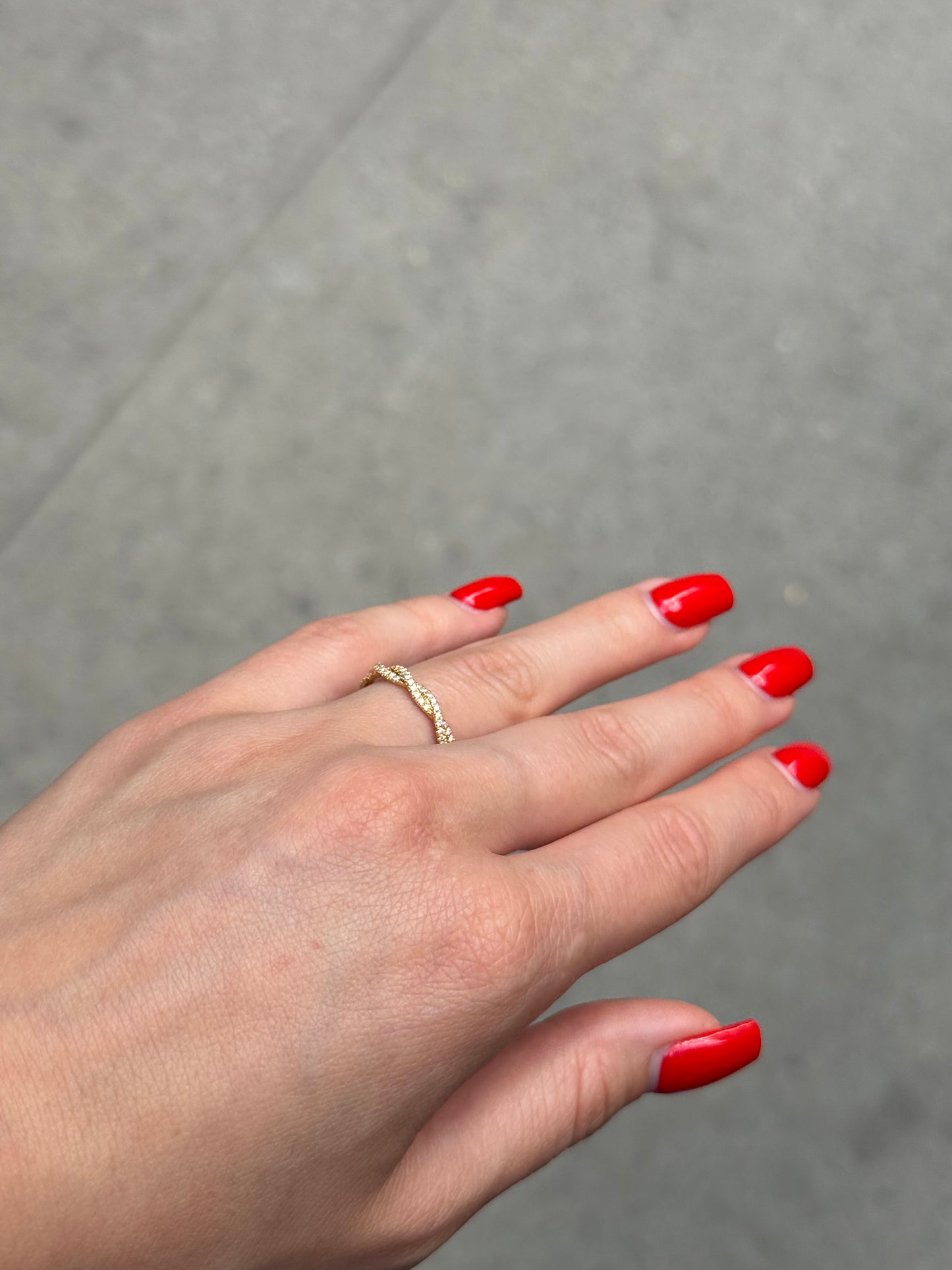 Ladies Mini Twisting Wedding Band