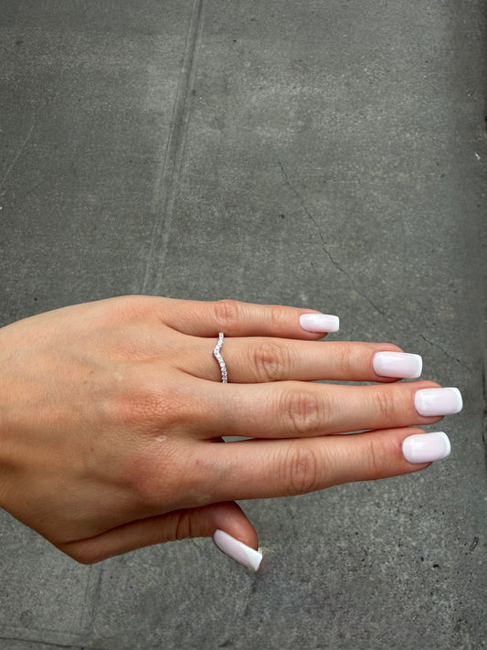 Ladies V-Shaped Diamond Band