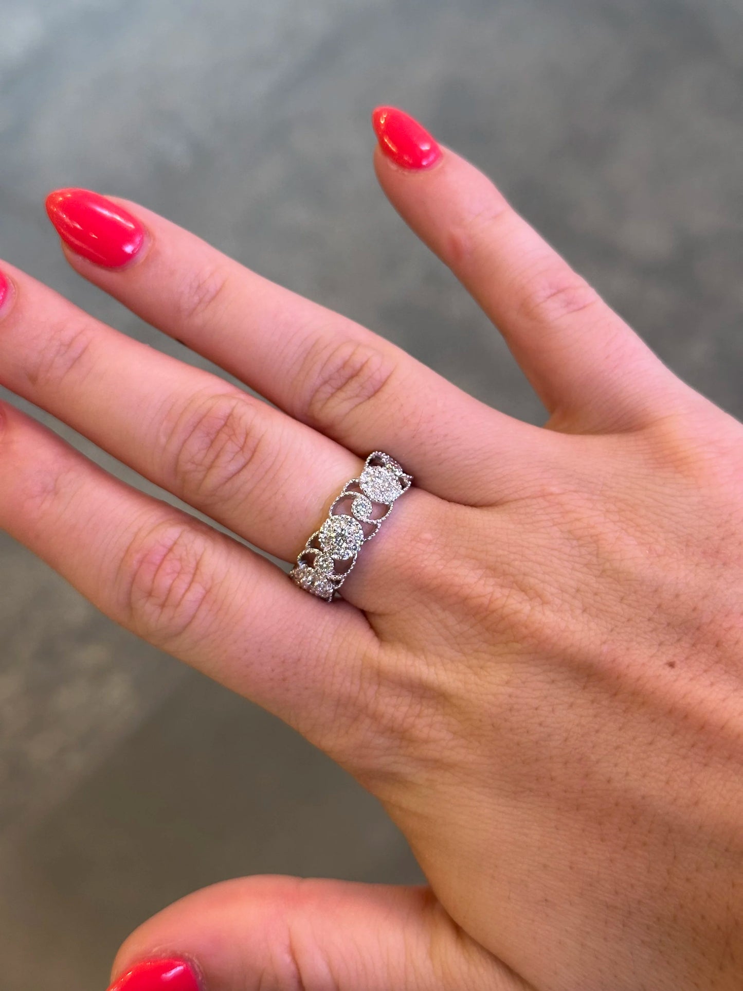 Ladies Round Cluster Miligrain Design Band