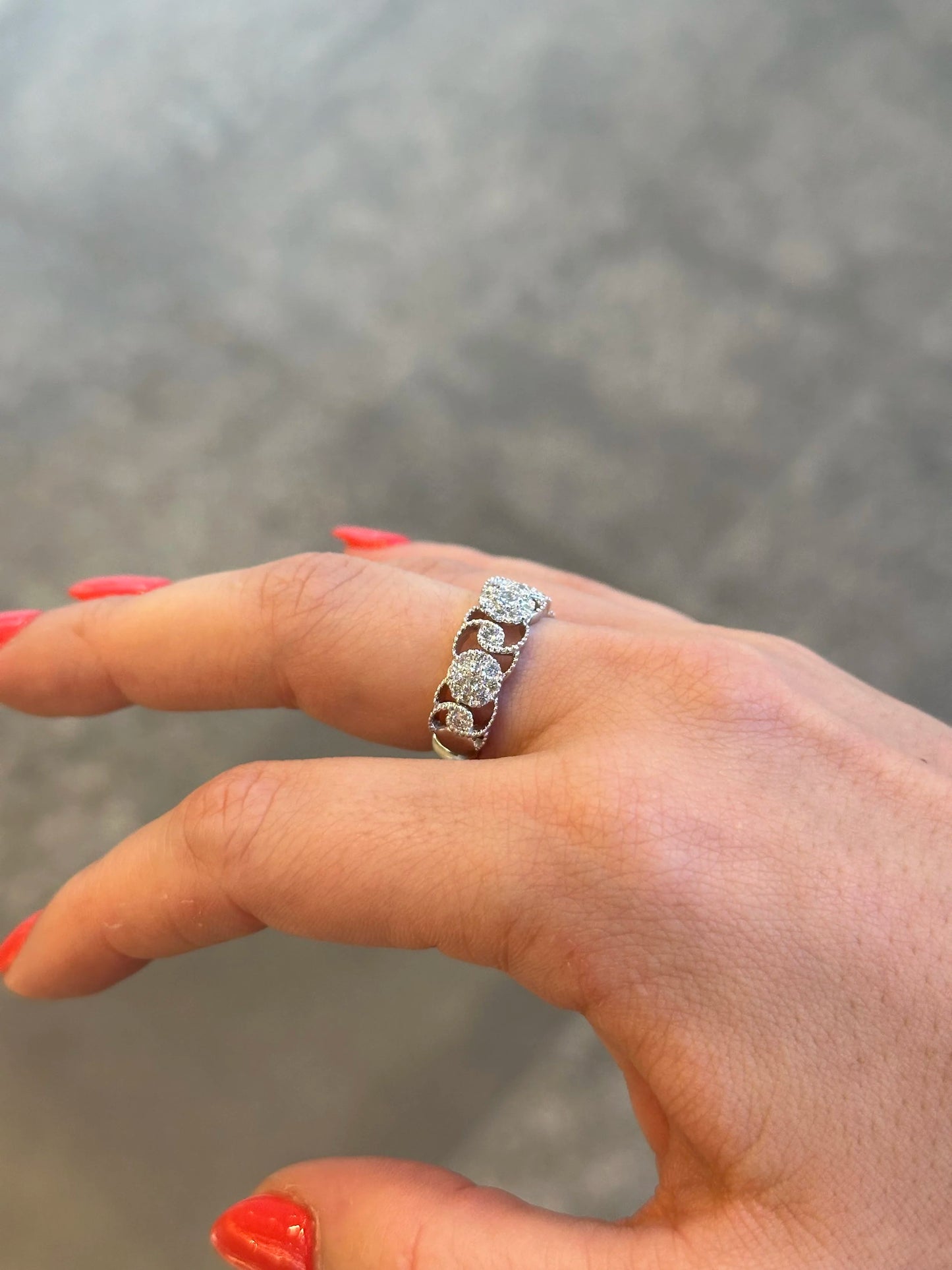 Ladies Round Cluster Miligrain Design Band