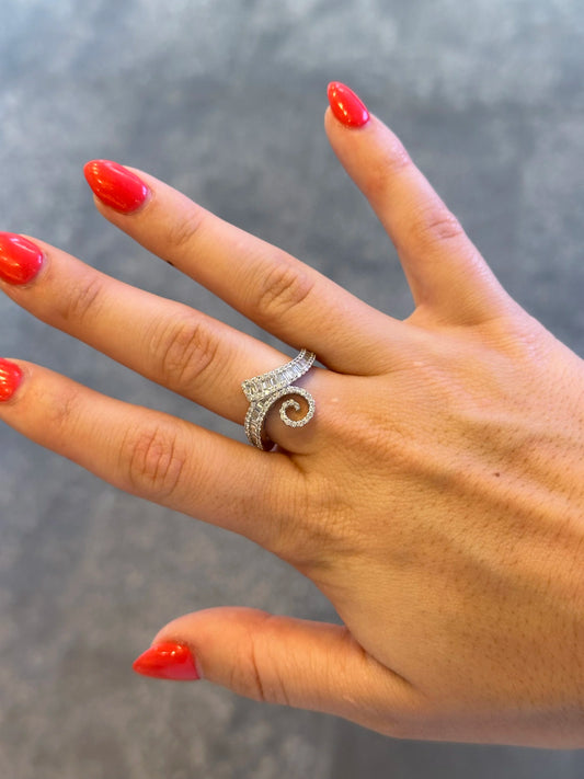 Ladies Baguette and Twisting Round Diamond Ring