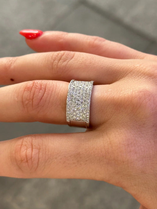 Ladies Pave Set Round Diamond Ring