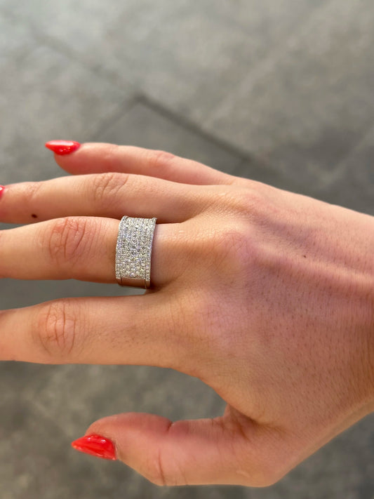 Ladies Pave Set Round Diamond Ring