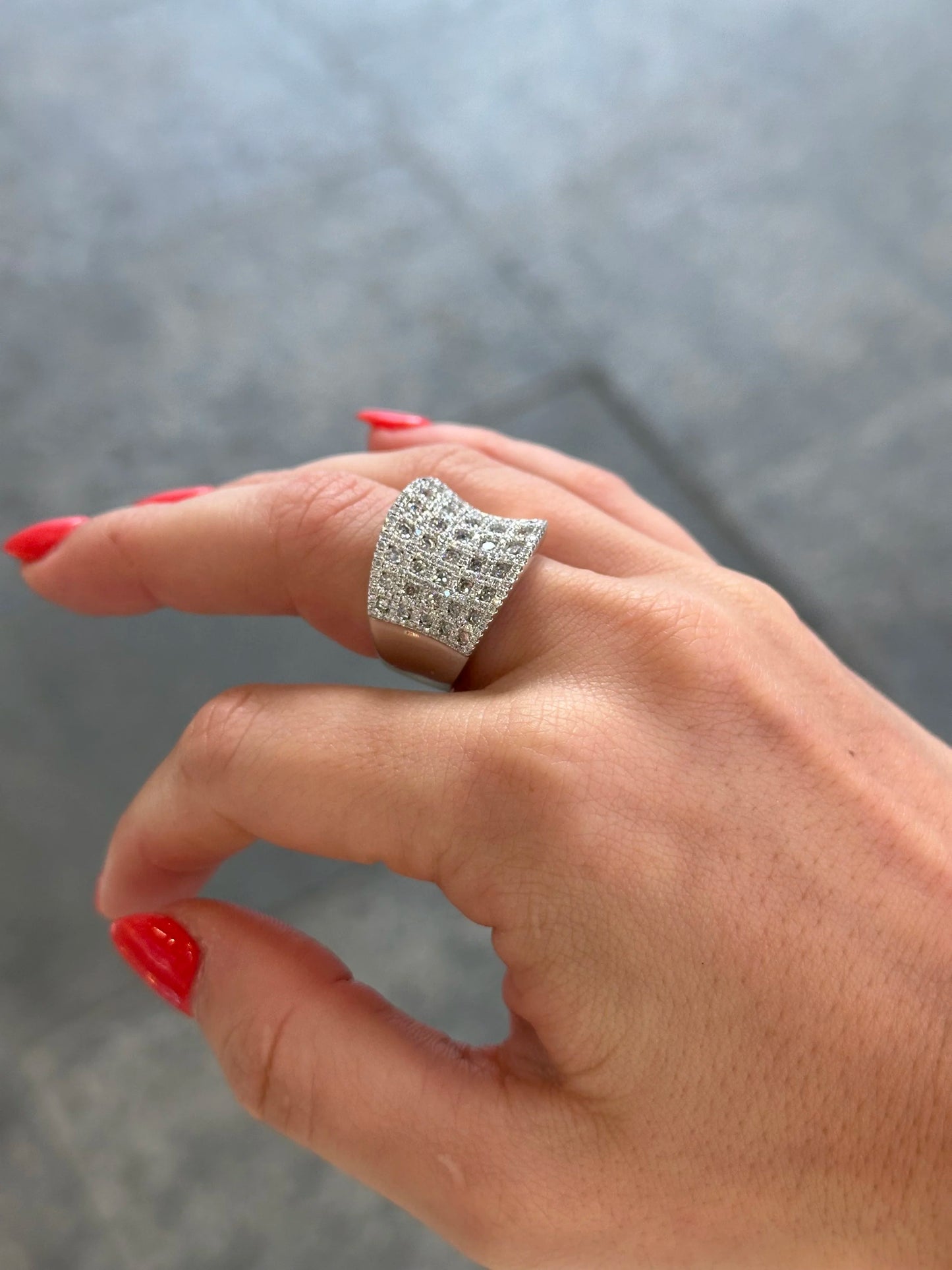 Ladies Inverted Dome Round Diamond Ring