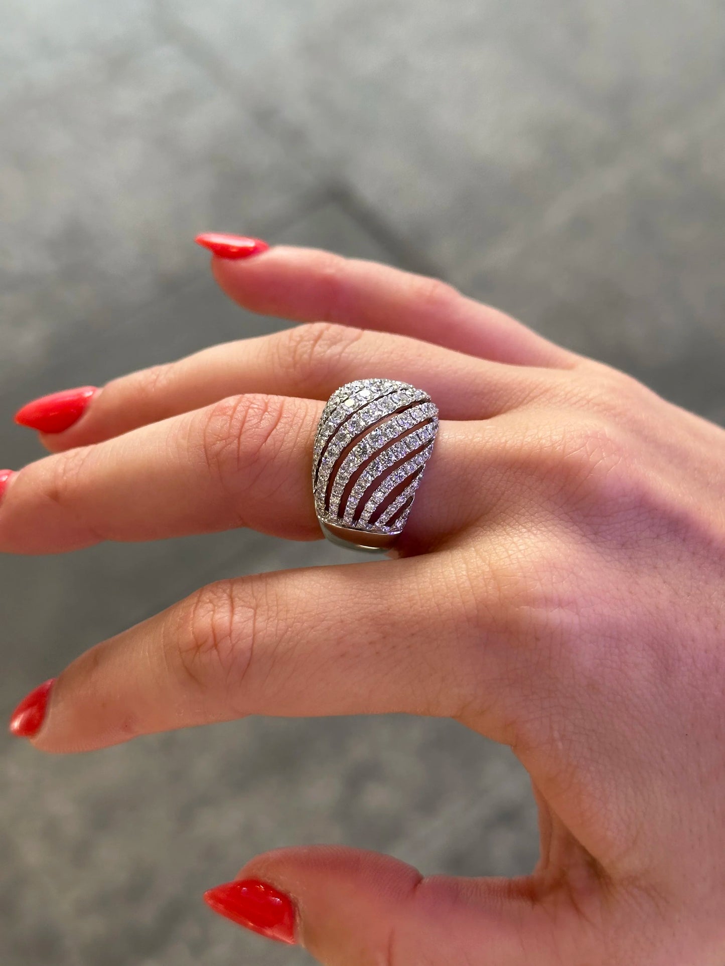 Ladies Split Wide Round Diamond Ring