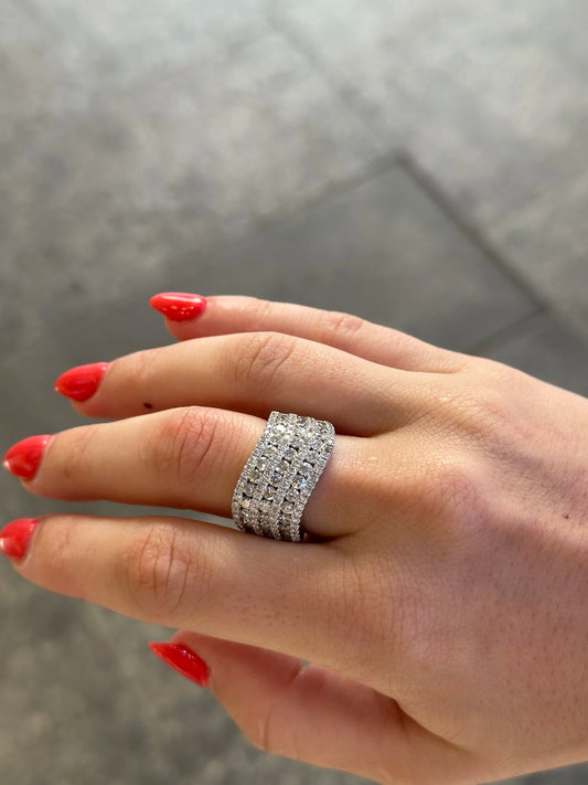 Ladies Seven Row Alternating Large and Small Round Diamond Ring