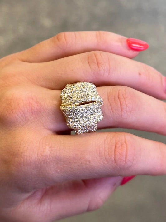 Ladies Pave Set Round Diamond Ring