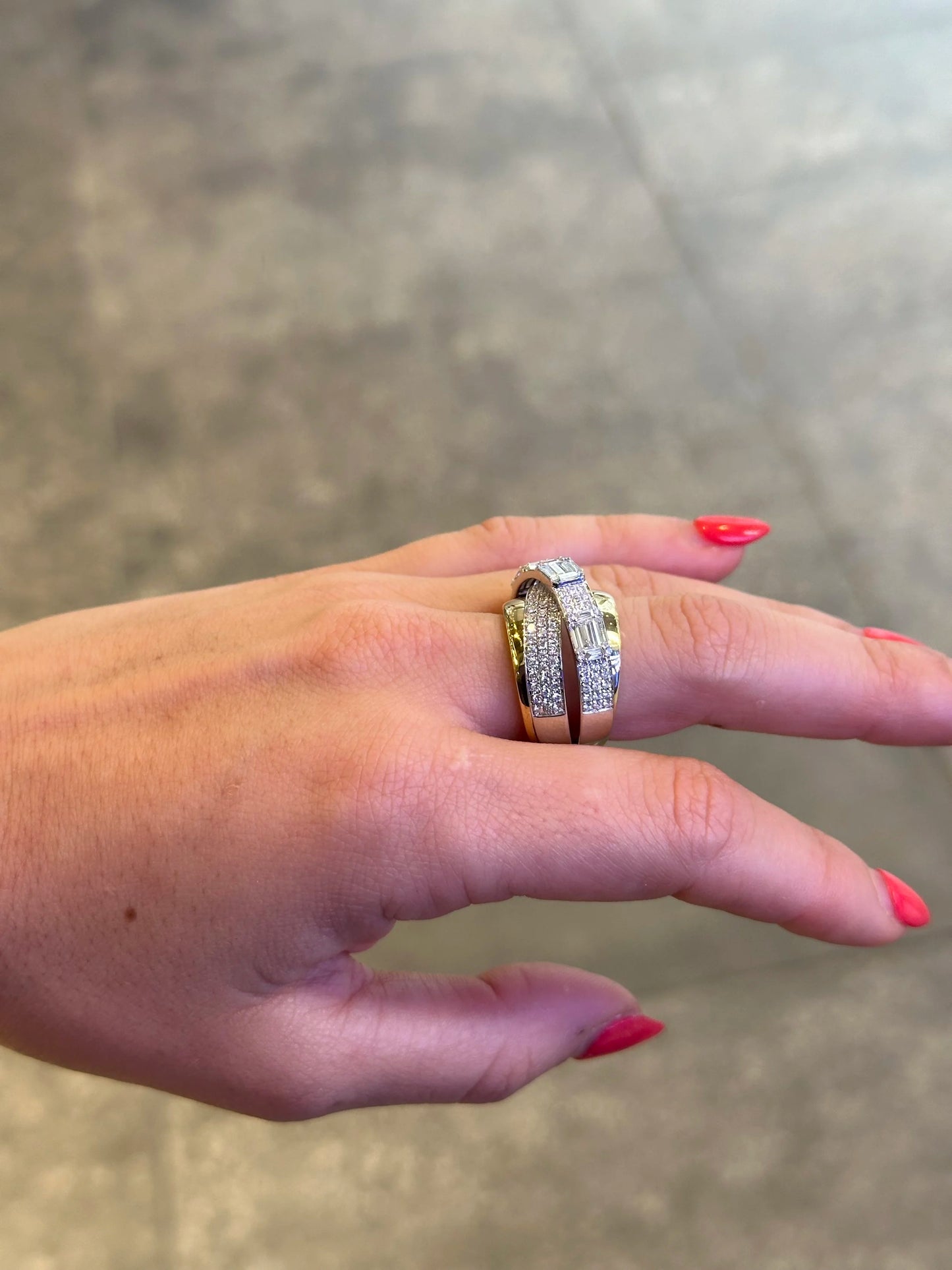 Ladies Overlapping Diamond Ring