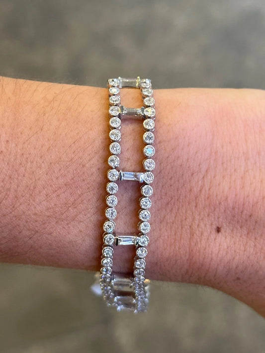 Ladies Miligrain Round and Baguette Diamond Bracelet