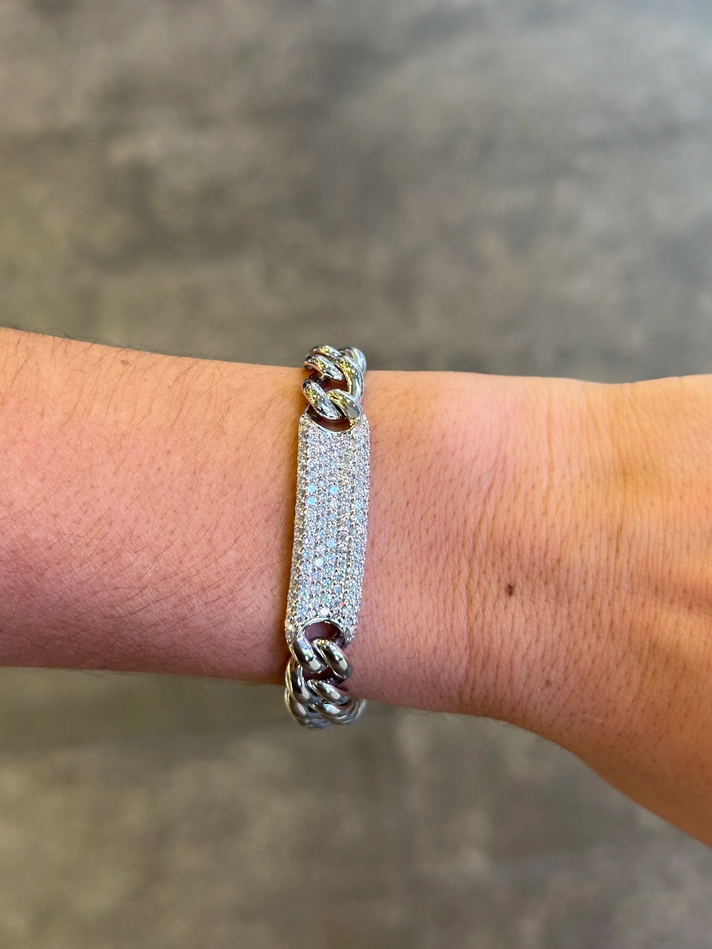 Ladies Gold Link Pave Set Round Diamond Bracelet
