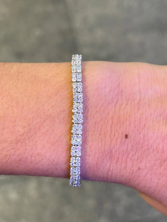 Ladies Round Diamond Cluster Bracelet