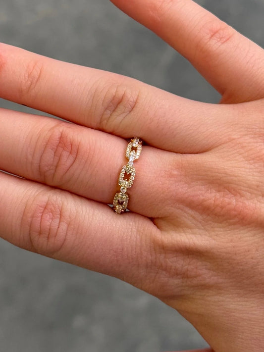 Ladies Yellow Gold Chain Diamond Ring