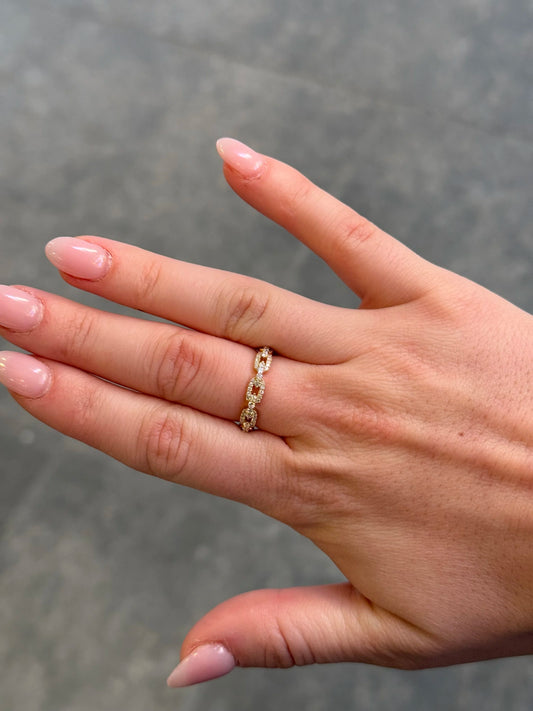 Ladies Yellow Gold Chain Diamond Ring