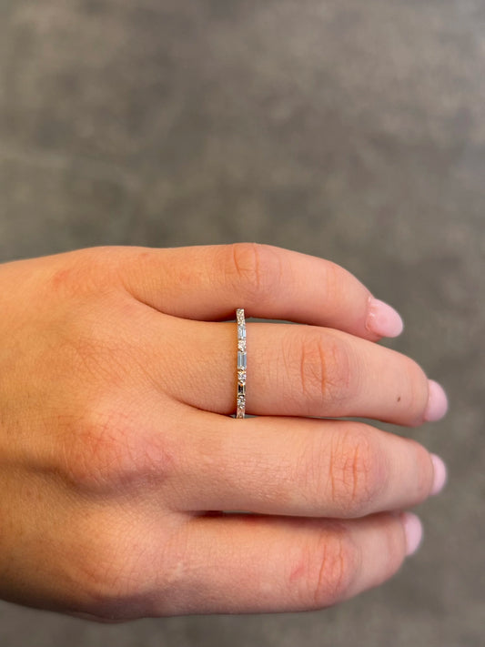 Ladies Alternating Round and Baguette Diamond Wedding Band