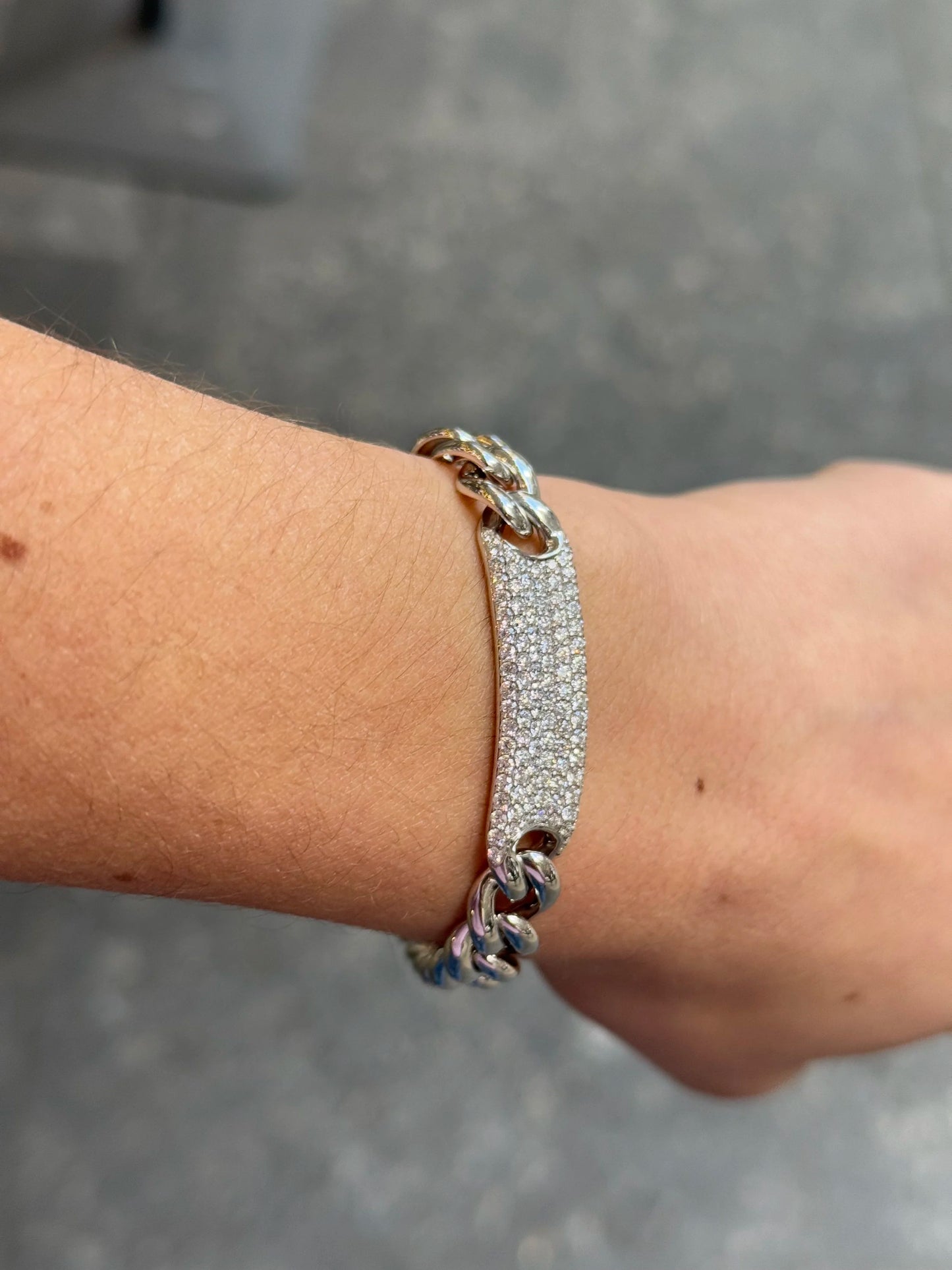 Ladies Gold Link Pave Set Round Diamond Bracelet