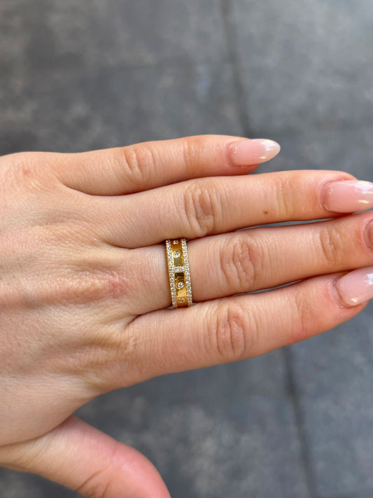 Ladies Fancy Round Diamond Ring