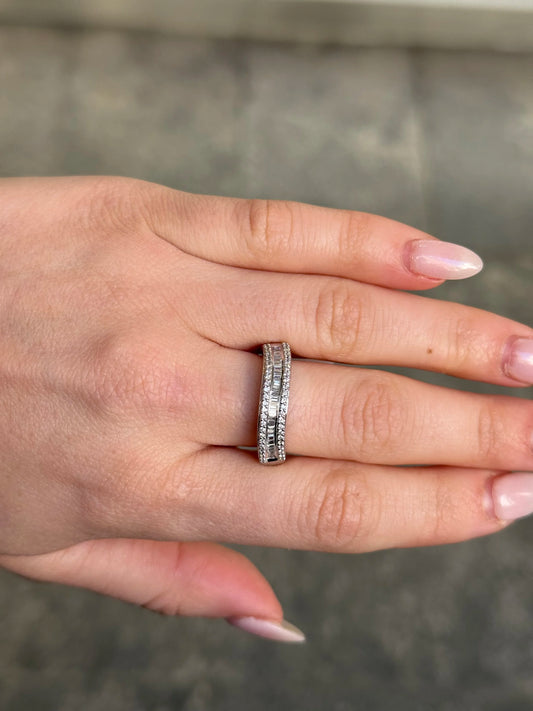 Ladies Curvy Round and Baguette Diamond