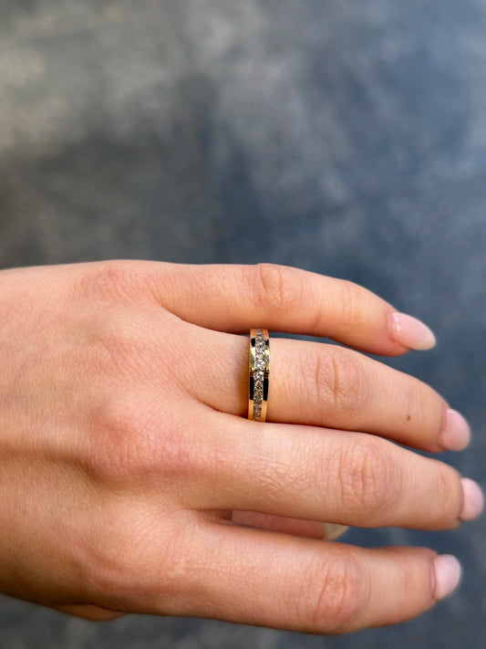 Ladies Pyramid Dome Channel Set Wedding Band